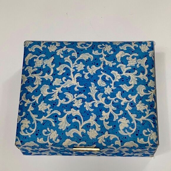 Avon Vintage Box 1989 Jewelry Organizer Box - Picture 1 of 8